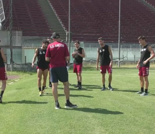 VIDEO / 433, pressing offensivo, difesa alta. Prende forma l’Arezzo di Indiani