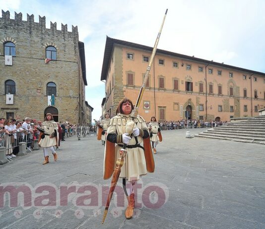 La lancia d’oro della Giostra dedicata al centenario dell’Arezzo. Via libera dal consiglio comunale