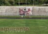 Sarà rimosso il pannello con il nome dello stadio. Sabbiatura e semina sul prato del Comunale