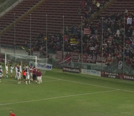Allenamento a porte chiuse. Dubbi in formazione. Da domani lavori sul prato del Comunale