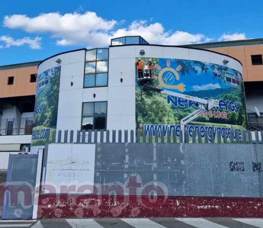 Canone di concessione oneroso. Via i manifesti New Energy dalle pareti esterne dello stadio