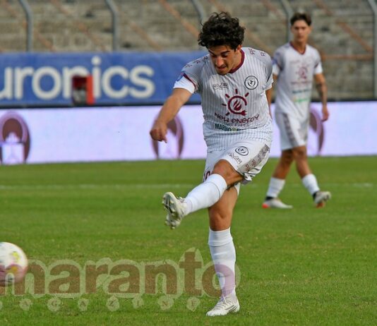 Un supergol di Bramante lascia l’Arezzo a punteggio pieno. Tre punti che fanno godere la sud