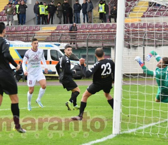 L’Arezzo la combina grossa. Segna, non raddoppia, si fa rimontare. E’ una sconfitta clamorosa