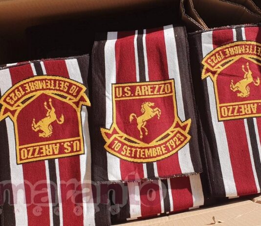 Nuove sciarpe, adesivi, aperitivo ribelle. Le iniziative dei gruppi della Minghelli