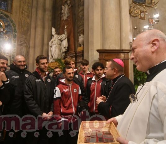 Squadra e staff in visita alla Madonna del Conforto. Il vescovo: “Presto allo stadio”