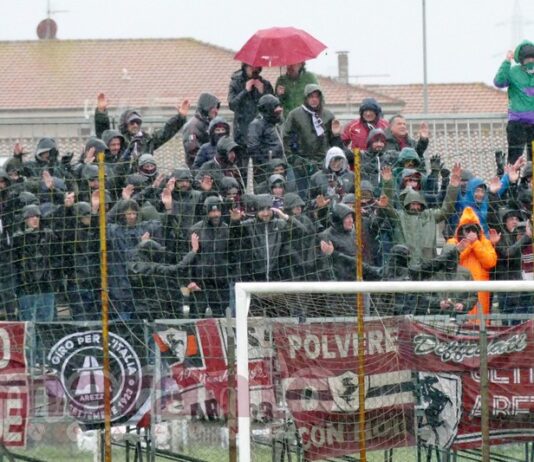 Pioggia, vento, fango e cuori forti. Un’impresa epica in campo e sugli spalti