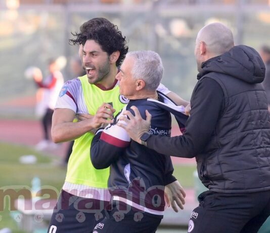 Gol, espulsi, vittoria, Frati in panchina. La legge del contrappasso premia l’Arezzo