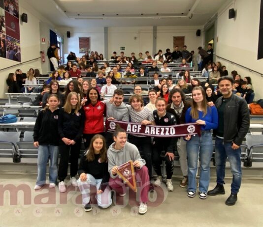 Una mattina amaranto al liceo Redi. Proiettato il docufilm sulla promozione in B dell’Acf