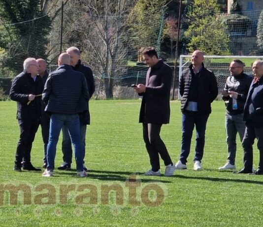 Arezzo, l’atmosfera è elettrica. Il presidente al “Lebole” in visita alla squadra