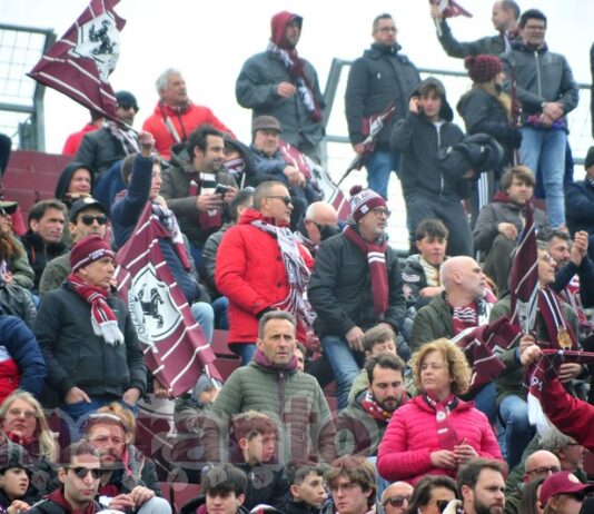 Sabato c’è la Carrarese, via alla prevendita. In rialzo i prezzi dei biglietti, curva a 13 euro