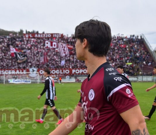 Ancora applausi, ancora bandiere al vento. L’Arezzo porta altri 250 tifosi in trasferta