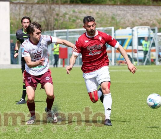 L’Arezzo dura soltanto un quarto d’ora, poi il Tau dilaga. Finisce 5-0, espulso Risaliti