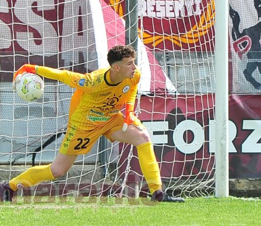 Tre parate in bello stile e un riflesso da applausi. Prestazione positiva per Viti