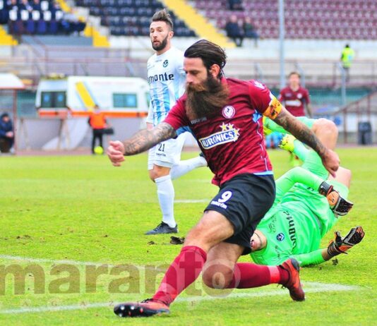 La dedica della sud a Moscardelli, i gol di Yamga, Cutolo e Caso. I precedenti con la Giana Erminio