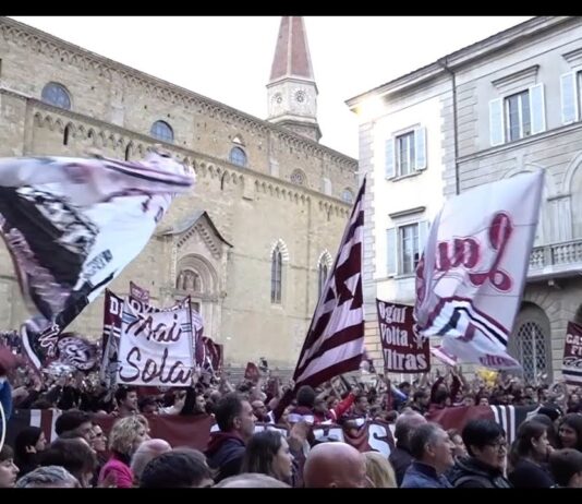 VIDEO / Le immagini della festa in Comune e in piazza della Libertà