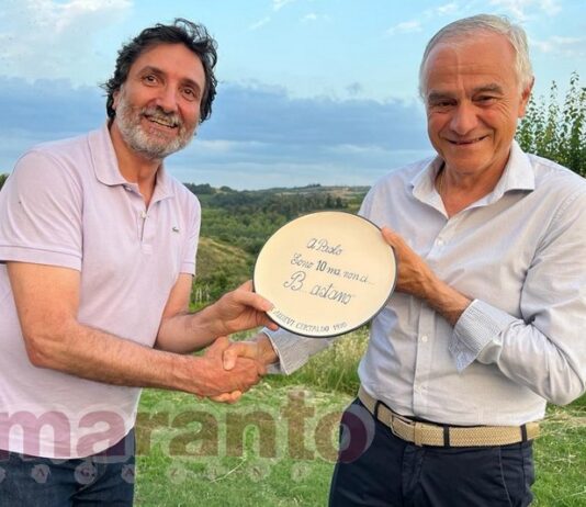 Rimpatriata con gli ex compagni di squadra. Un piatto e un buon augurio per mister Indiani