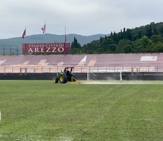 VIDEO / Il prato del Comunale rimesso a nuovo. In corso carotatura, sabbiatura e concimazione
