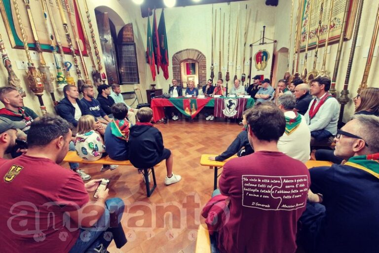 I cento anni dell’Arezzo celebrati a Porta Crucifera. Tra lance d’oro e cimeli amaranto
