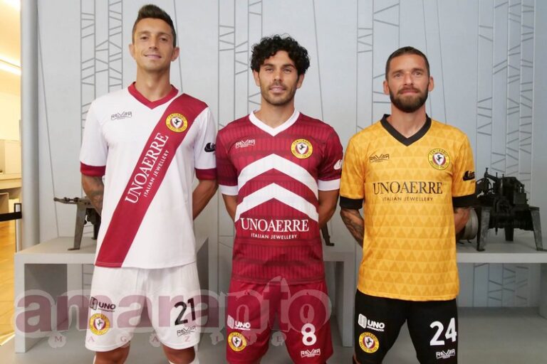 Presentazione maglie 23/24