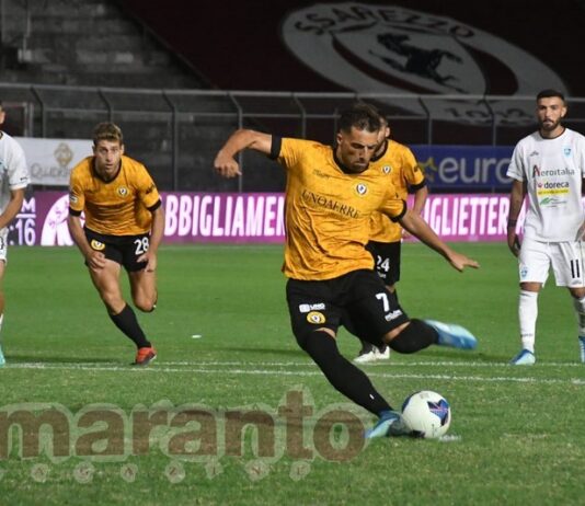 Arezzo, serata così così. Crea poco, segna su rigore e becca il pari su autogol. Con l’Olbia è 1-1