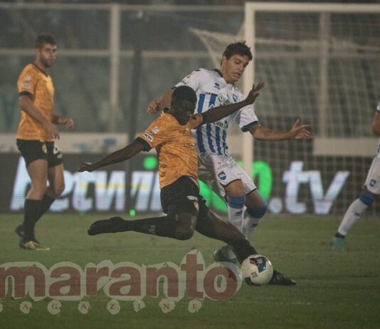 Gol a raffica, occasioni, miracoli dei portieri. Alla fine vince Zeman. Amaranto battuti 3-2