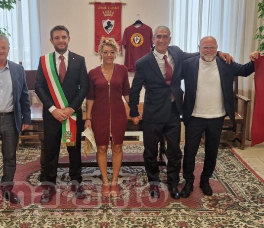 Bobo Pilleddu si è sposato ad Arezzo. Cori da stadio e brindisi per l’ex bomber amaranto