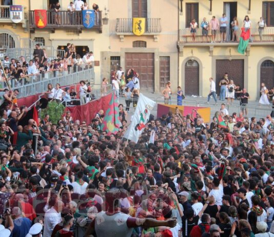 Quattro e quattr’otto. Porta Crucifera vince la lancia d’oro dedicata ai 100 anni dell’Arezzo