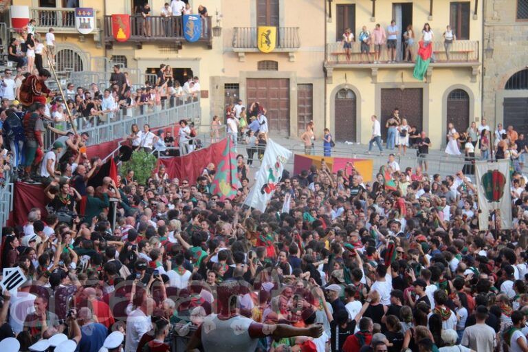 Quattro e quattr’otto. Porta Crucifera vince la lancia d’oro dedicata ai 100 anni dell’Arezzo