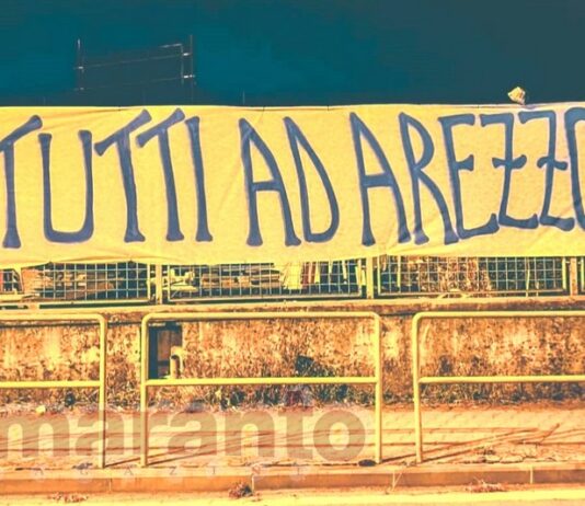 Pronta una maxi coreografia in curva Minghelli. I tifosi della Carrarese ci credono