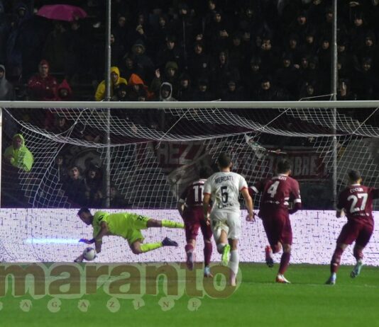 Borra para un rigore, Guccione la mette all’incrocio. L’Arezzo batte il Gubbio ridotto in nove