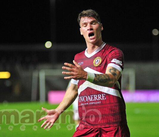 Autogol, palleggio conservativo, 45 minuti frizzanti, Mawuli e Kozak, gas in curva