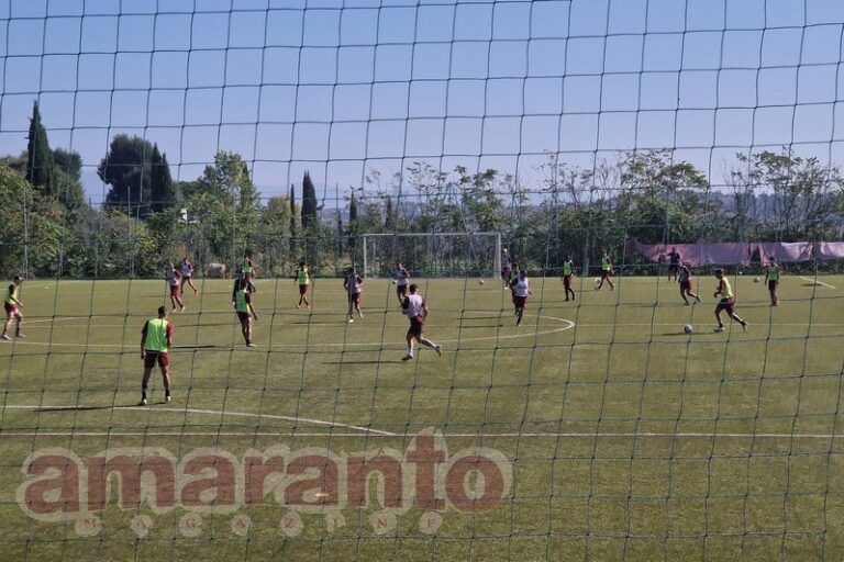 Allenamento sul sintetico a Foiano. Polvani migliora, Castiglia ai box. Novità in formazione