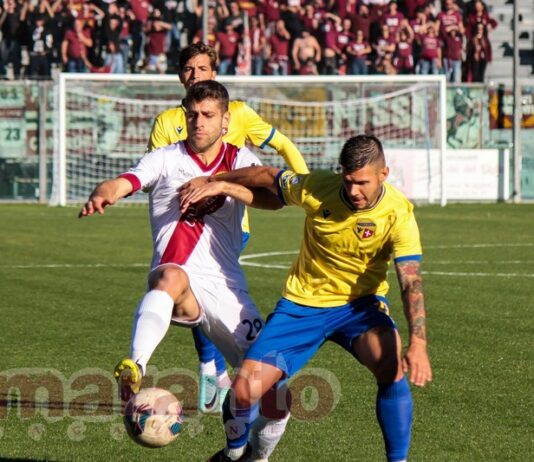 Tripletta da sballo, Guccione strepitoso. L’Arezzo si complica la vita ma espugna Fermo