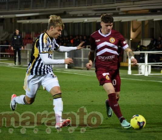 Autogol di Masetti, Mawuli espulso, brutto Arezzo. La Juventus Next Gen ringrazia e vince