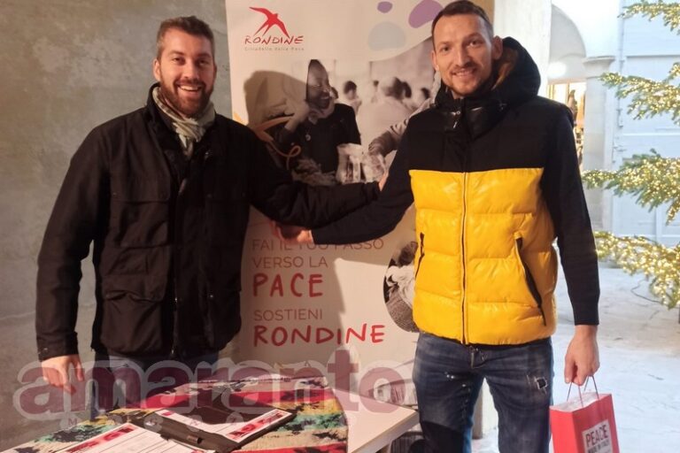 Il bel gesto di Kozak. Donazione per il progetto di pace della