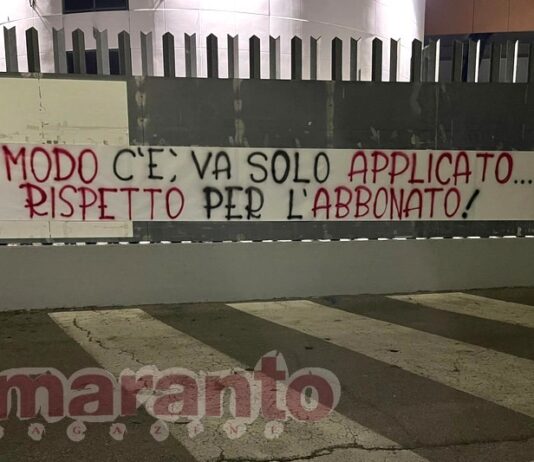 Arezzo-Entella, gli abbonati della curva sud in un altro settore di stadio. Decide la questura