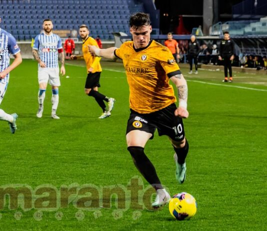 L’Arezzo in dieci porta a casa un punto prezioso. A Ferrara finisce con un pareggio giusto