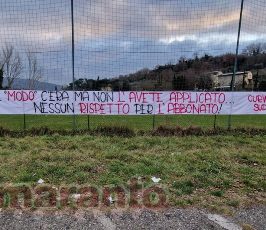 FOTOGALLERY / Arezzo-Virtus Entella, gli striscioni di protesta per la curva chiusa