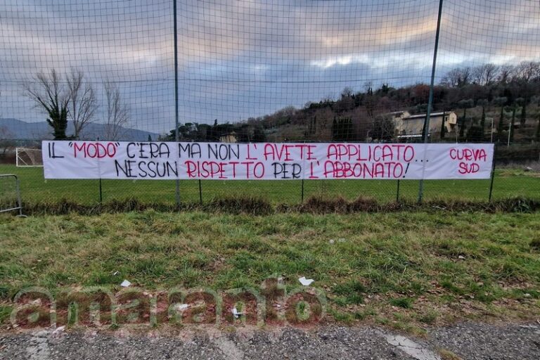 Curva chiusa / Striscioni di protesta