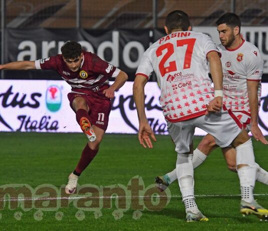 Ripartenze micidiali e zero rischi per Trombini. L’Arezzo travolge l’Ancona, finisce 3-0