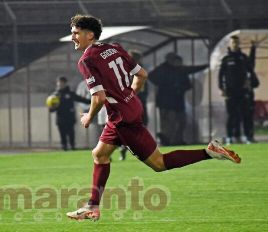 Stop in corsa, controllo d’esterno, tiro all’incrocio. Tutti in piedi per il supergol di Gaddini