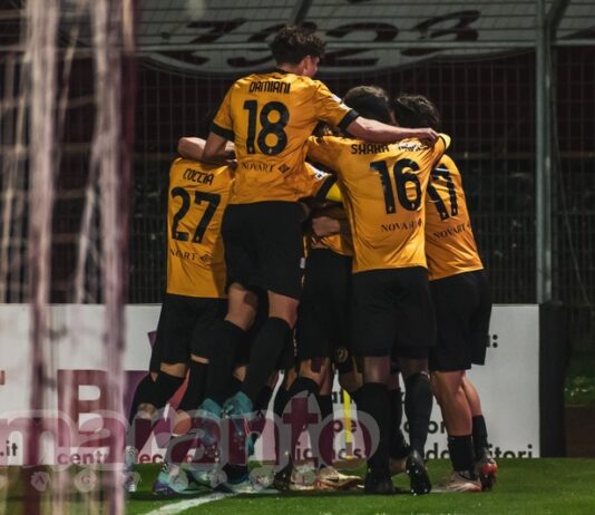 L’Arezzo domina per 70 minuti, poi soffre. Ma è una vittoria meritata. Chiosa e Guccione in gol