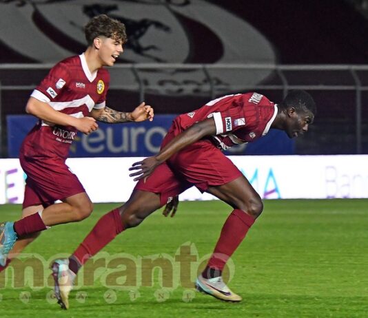 Gol di Risaliti, vittoria all’ultimo secondo. Arezzo ai playoff contro la Juventus Next Gen