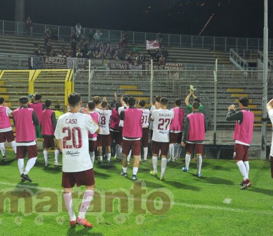 A processo per la scritta “al campo, alla battaglia”. Assolti tre tifosi amaranto