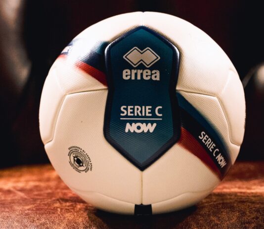 Il nuovo pallone della serie C. Cinquemila euro di ammenda alle società che non lo utilizzano