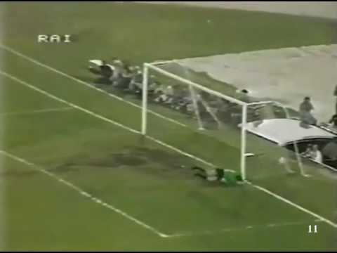 VIDEO / Quarant’anni fa il primo gol di Maradona in Italia. Lo segnò all’Arezzo