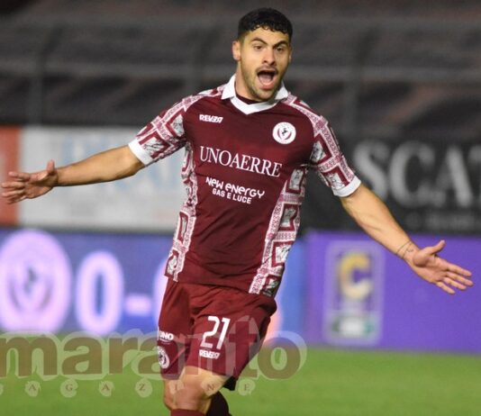 Equilibrio e atteggiamento giusto per aprire il trittico. L’Arezzo contro un avversario ferito