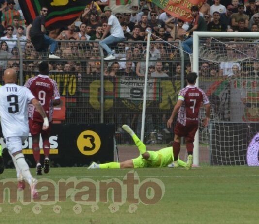 L’Arezzo non beccava 2 gol in casa da 8 mesi, Trombini infilato dopo 342′. In 4.430 sugli spalti