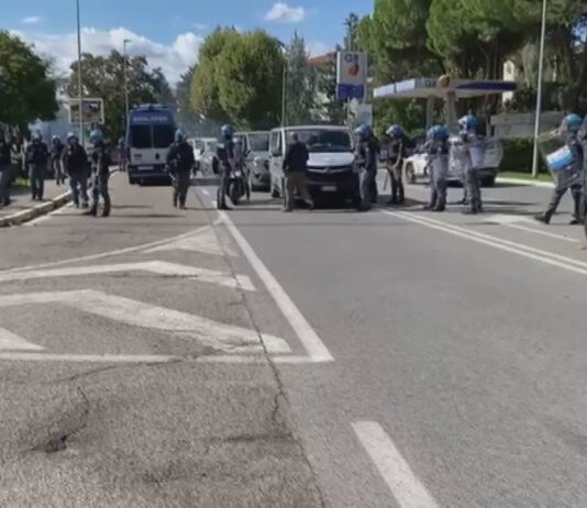 VIDEO / Incidenti tra tifoserie nel prepartita. Scontri in via Benedetto da Maiano