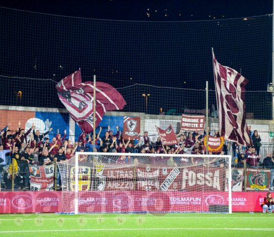 Fuori programma con la focaccia ligure nel settore ospiti. Tifo, amicizia e passione